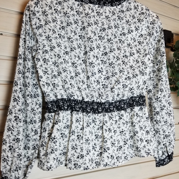 Madewell V-Neck Blouse - Picture 2 of 3